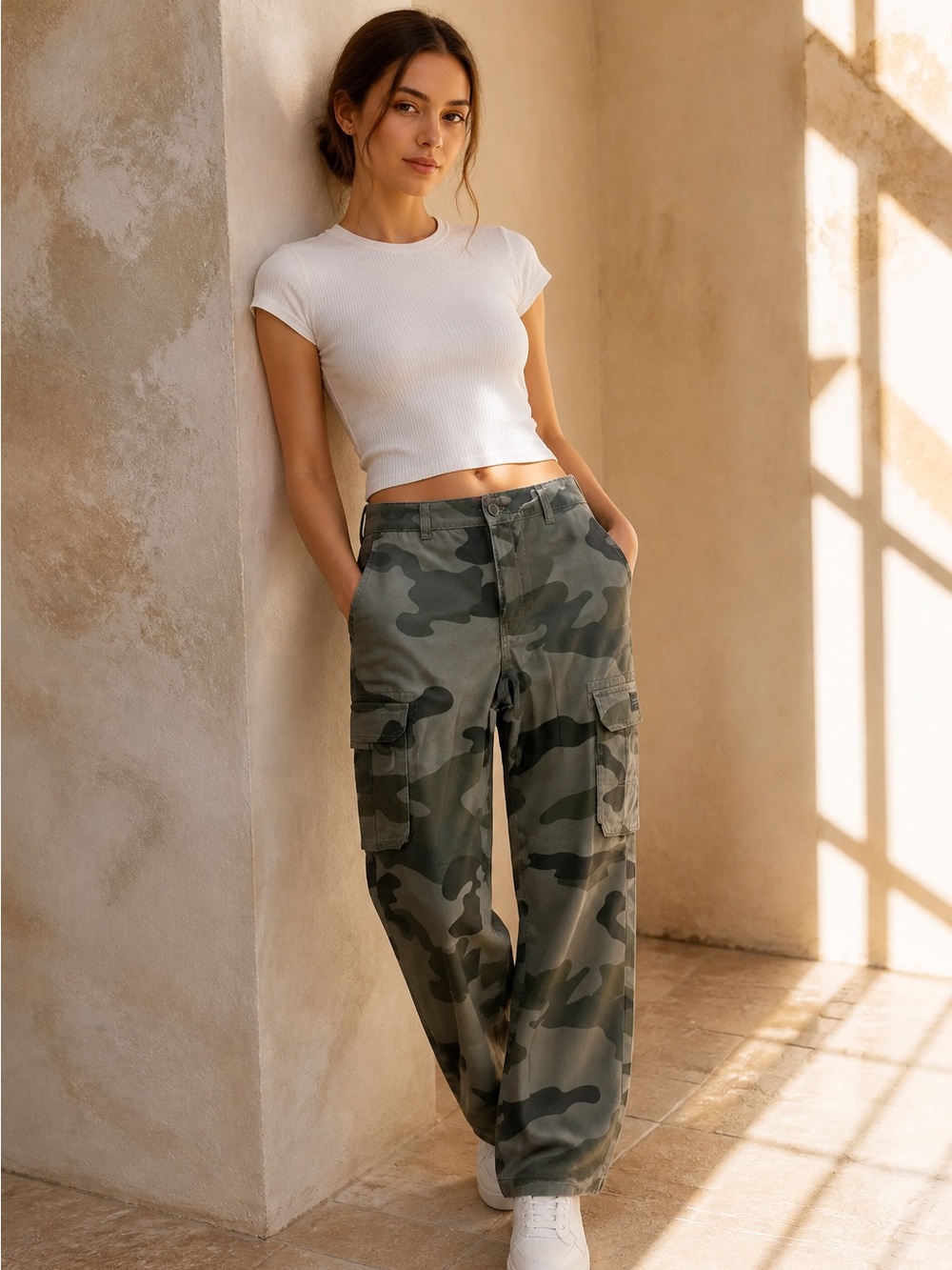 NWT Guess Tinny Camo Cargo Pants Women's Small Wide-Leg Pants Pockets Casual